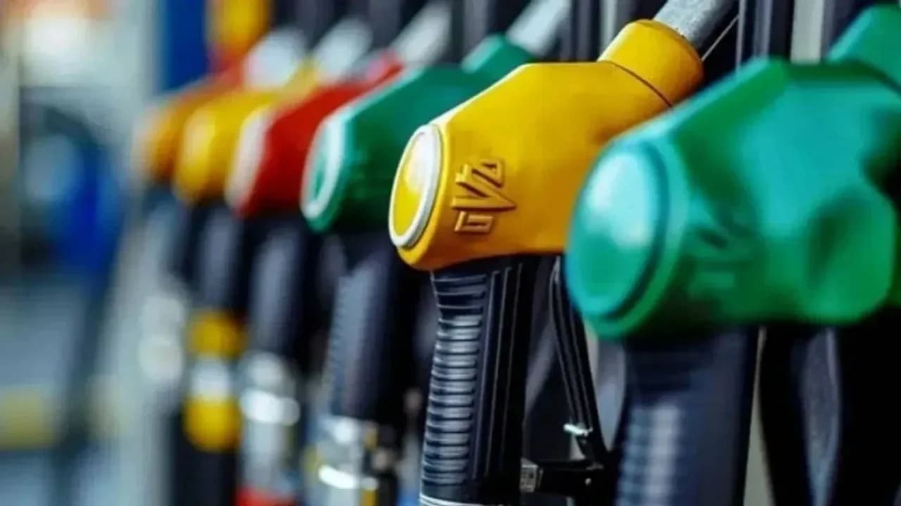 Akaryakıta 4 TL zam: Benzin 68,12 TL, Euro Diesel 67 TL oldu