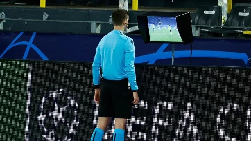 UEFA, hakemlerin karar alma süreçlerine açıklık getirmek için “Clear Line”ı kullanıma sundu