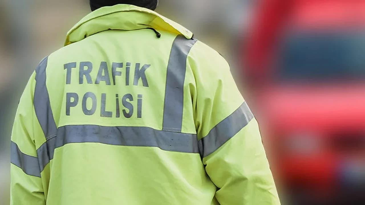 Trafik denetiminde şüpheli hareketler ele verdi: Araçtan demir muşta çıktı