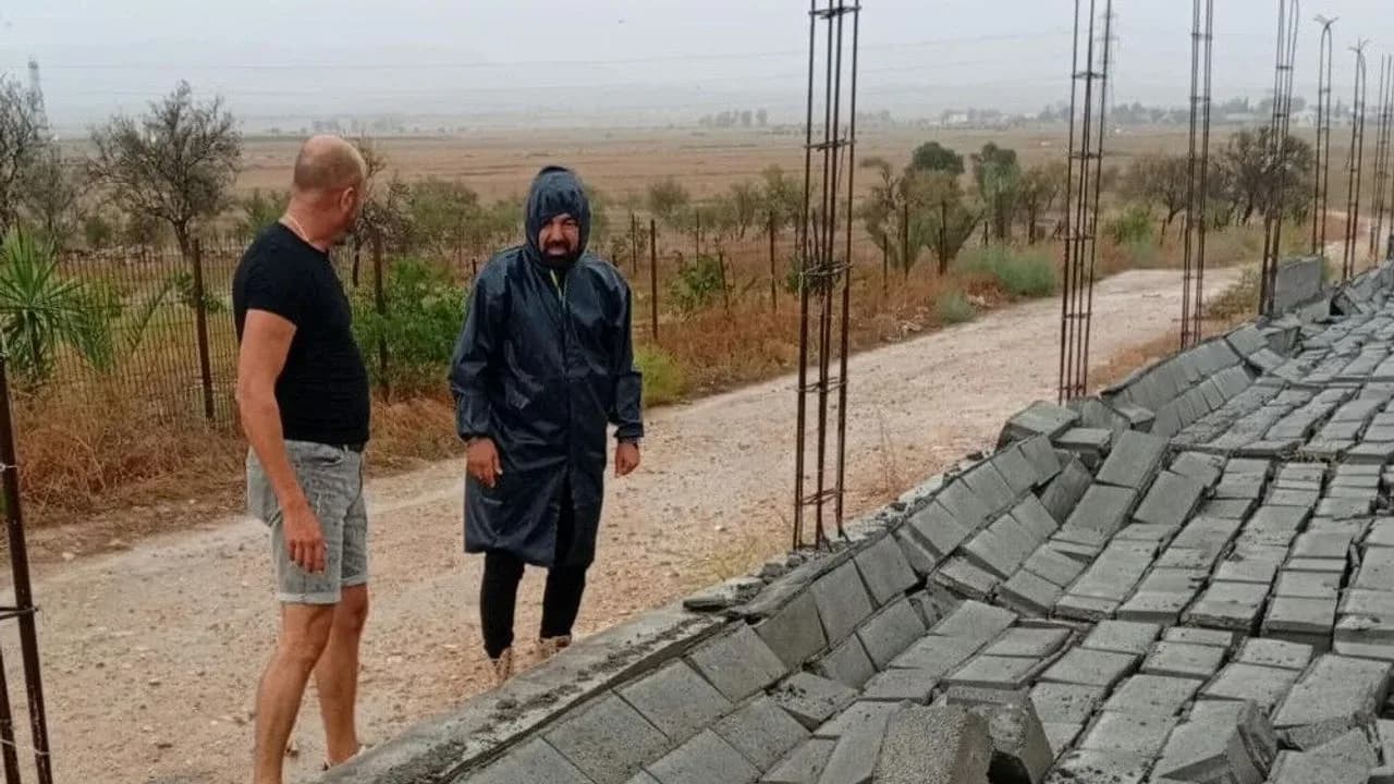 Geçitkale-Serdarlı’da fırtına hasarı: Sütlüce’de mandıra zarar gördü