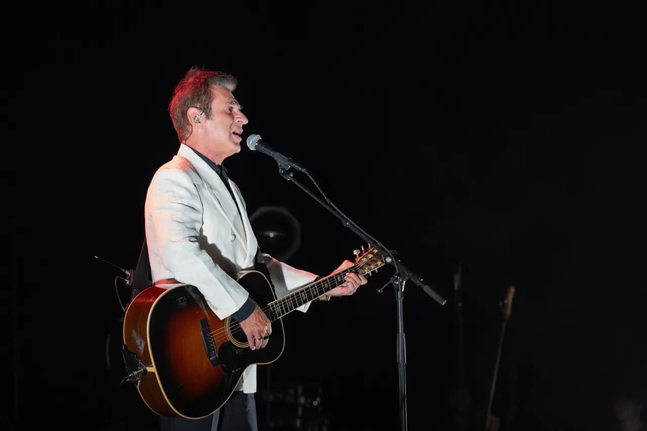 Teoman, Kıbrıs’ta Müzikseverlere Unutulmaz Bir Gece Yaşattı
