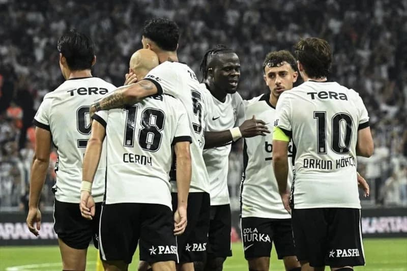 Beşiktaş, UEFA Avrupa Ligi’nde play-off turuna kaldı