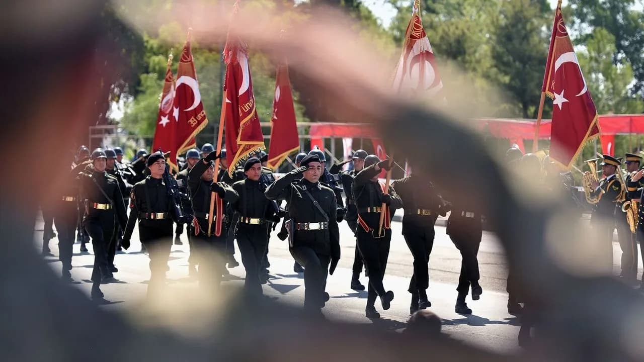 Zafer Bayramı'nda Lefkoşa'da resmigeçit töreni düzenlendi