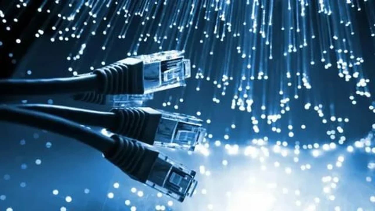 KKTC'nin 25 yıllık fiber optik modeli tartışma konusu olmaya devam ediyor!