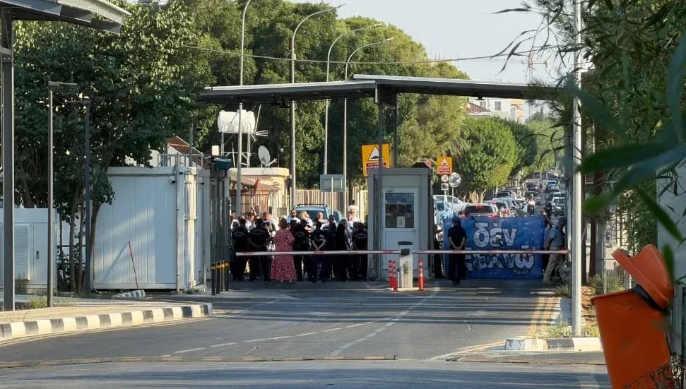 Rum motosikletlilerin eylemleri nedeniyle Metehan ve Lokmacı'da geçişler kısa süreliğine durdu