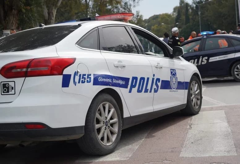 Polisin bir gecelik bilançosu: Uyuşturucu, ağır yaralı, katamaran yangını ve sahtekarlık