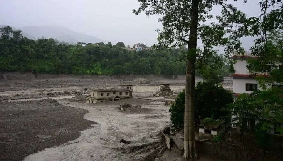 Nepal'de 300'den fazla kişinin öldüğü sel, son yıllardaki benzer felaketleri hatırlattı