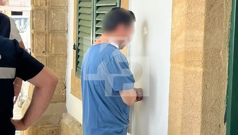 Süpermarketteki bıçaklı saldırının zanlısı 7 gün daha tutuklu kalacak: Kadının hayati tehlikesi sürüyor