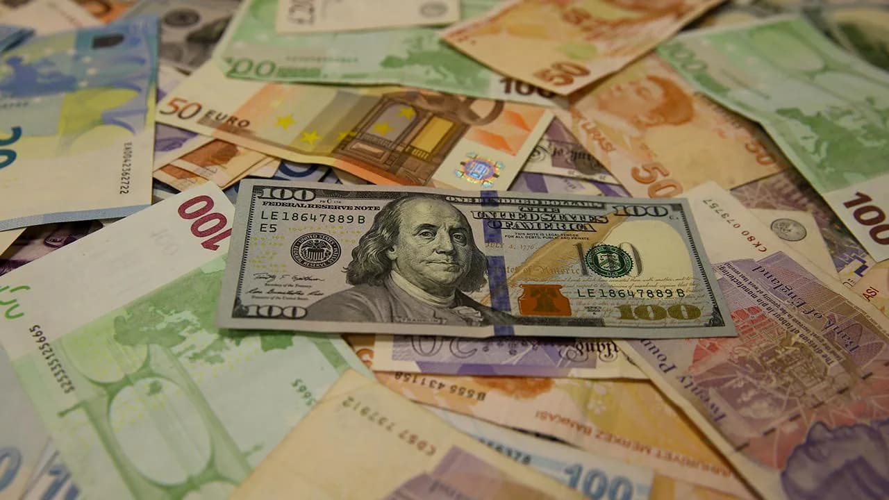 Dolar, Euro ve Sterlin’den yeni rekor