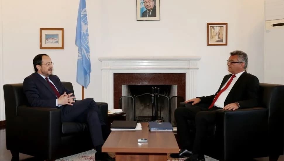Tufan Erhürman ve Nikos Hristodulidis’in ara bölgedeki görüşmesi başladı