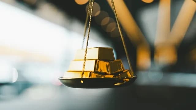Altın, kâr satışlarıyla geriledi
