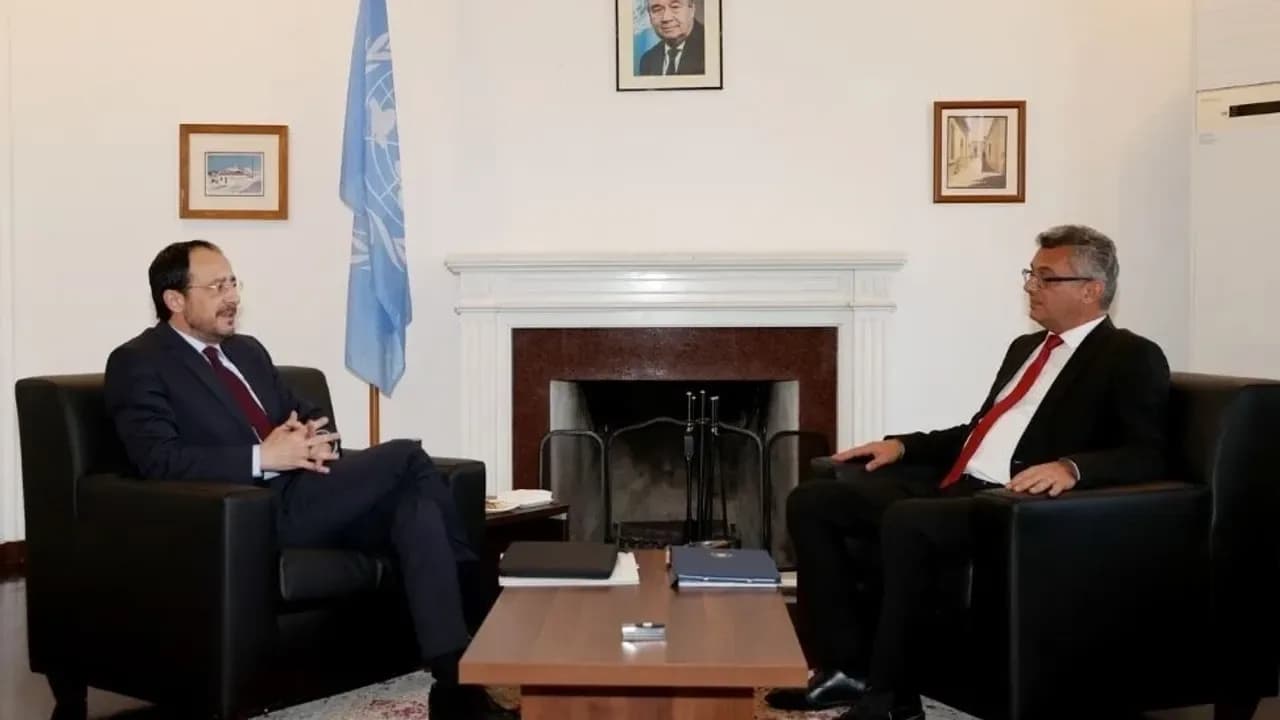 Tufan Erhürman ve Nikos Hristodulidis’in ara bölgedeki görüşmesi başladı