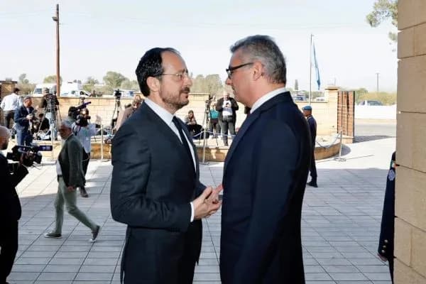 Cyprus Mail: Hristodulidis söz veriyor, adım atmıyor