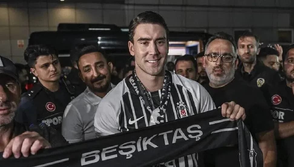 Beşiktaş, Vlahovic ile 3 yıllık sözleşme imzaladı