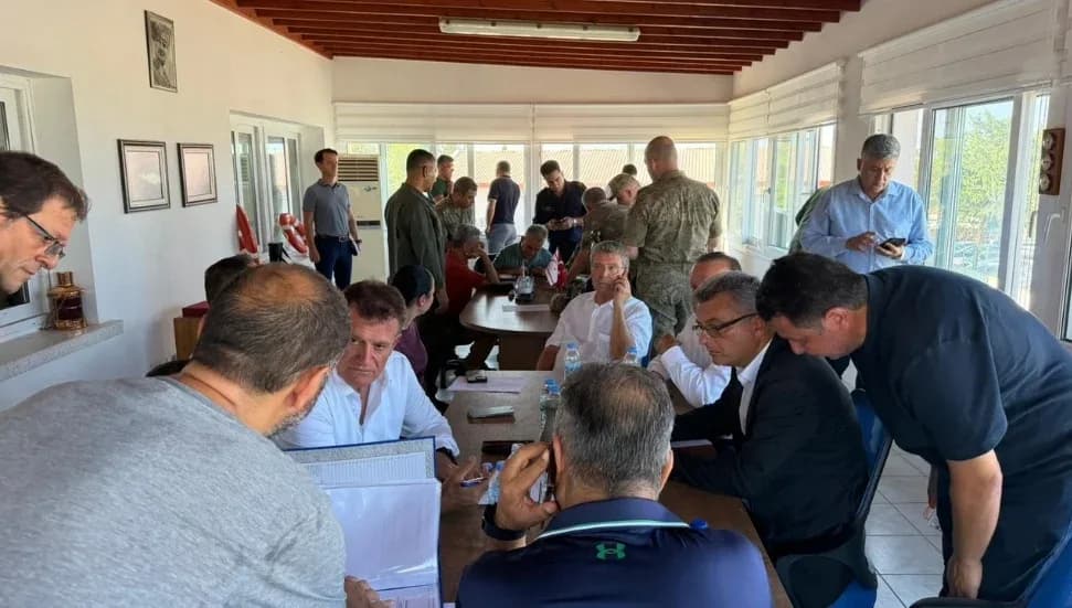 Girne’deki alabora olan gemi için Kriz Masası toplandı, koordinasyonu sürdürme kararı alındı