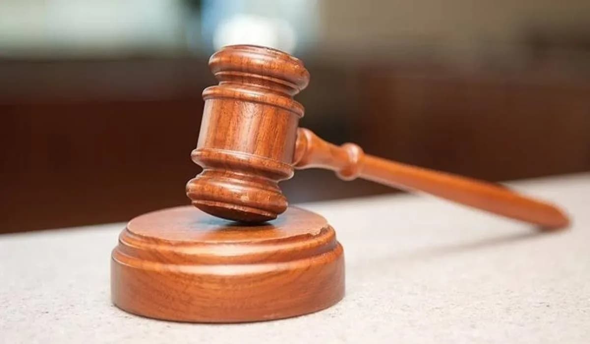 Maç için 11 yaşındaki kızını evde yalnız bırakan babaya dava okundu