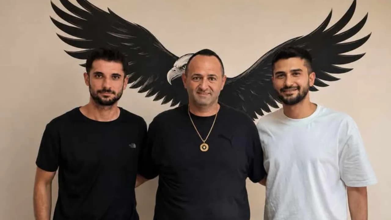 Kartal sessiz ve derinden uçuyor