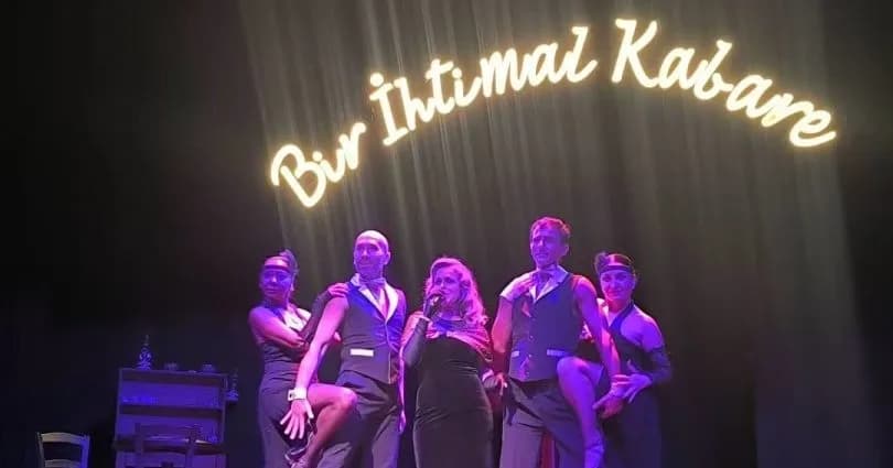 “Bir İhtimal Kabare” İstanbul seyircisinden tam not aldı