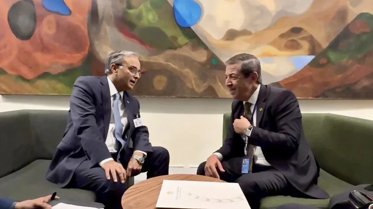 Tahsin Ertuğruloğlu, EİT Genel Sekreteri Asad M. Khan ile görüştü