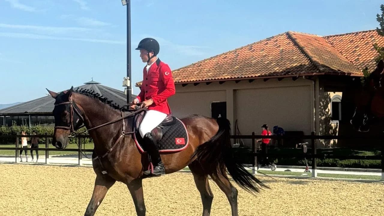Kuzey Kıbrıs’tan Avrupa’ya uzanan bir başarı hikâyesi: Milli Binici Ada Şerif Sandallı