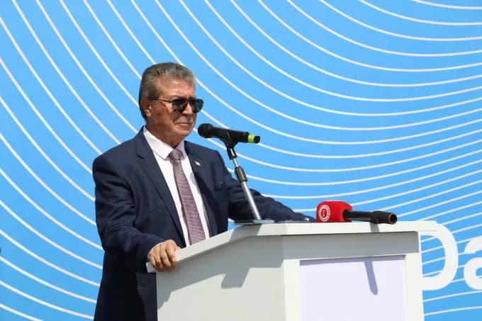 Ünal Üstel kovan dağıtım törenine katıldı