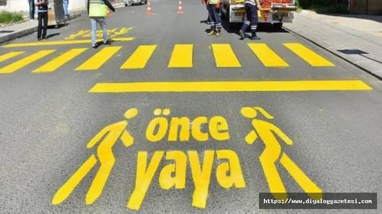 Yüzüne tokat attı