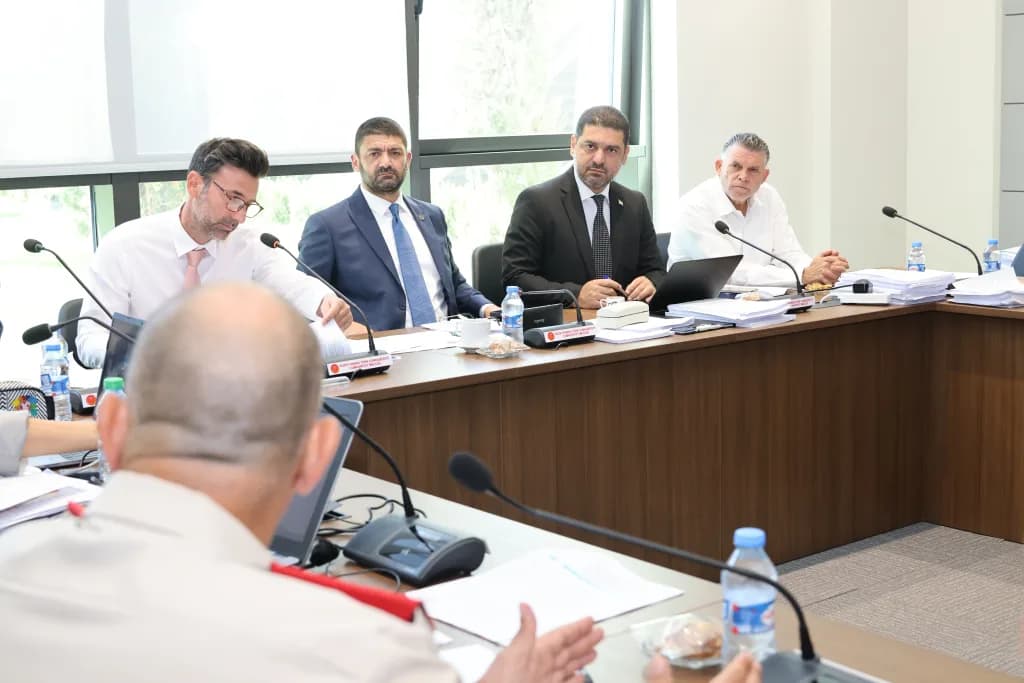 İdari Komite, iki yasa önerisi ve bir yasa tasarısını Genel Kurul’a sevk etti