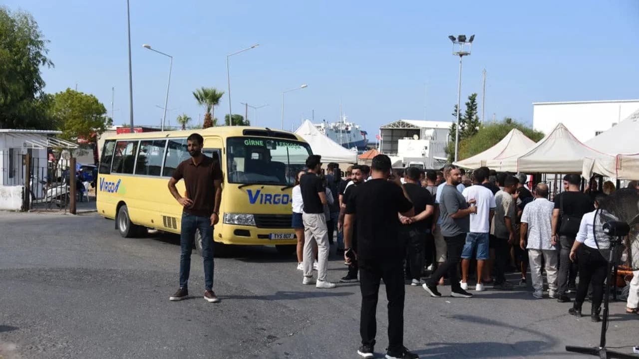 Gemi faciasında kayıp yakınları Cevdet Yılmaz ile görüşmeye gidiyor