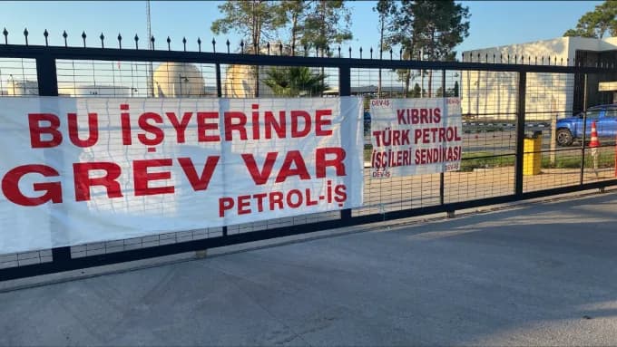 Kıbrıs Türk Petrolleri’nde iki saatlik grev: DEV-İŞ, TİS ve mobbing iddialarını gündeme taşıdı