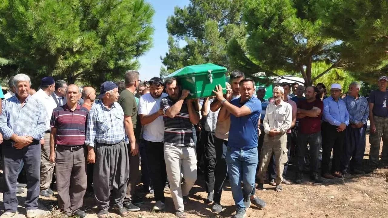 Filo Jet faciasında Şerif Özdemir eşinin yanına defnedildi