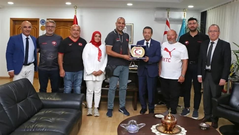 Ertuğruloğlu, Hollanda’dan KKTC’ye motosiklet turu düzenleyen T-Bikers heyetini kabul etti