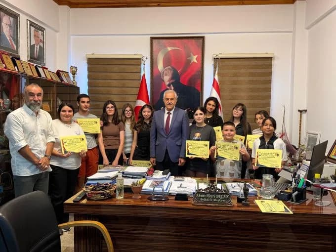 Tatlısu’da drama kursunu tamamlayanlara belgeleri verildi