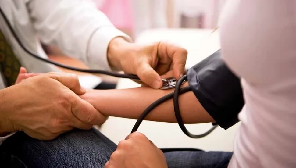 50 yaşından sonra göz ardı edilmemesi gereken 8 ani belirti ve sağlık sorunu