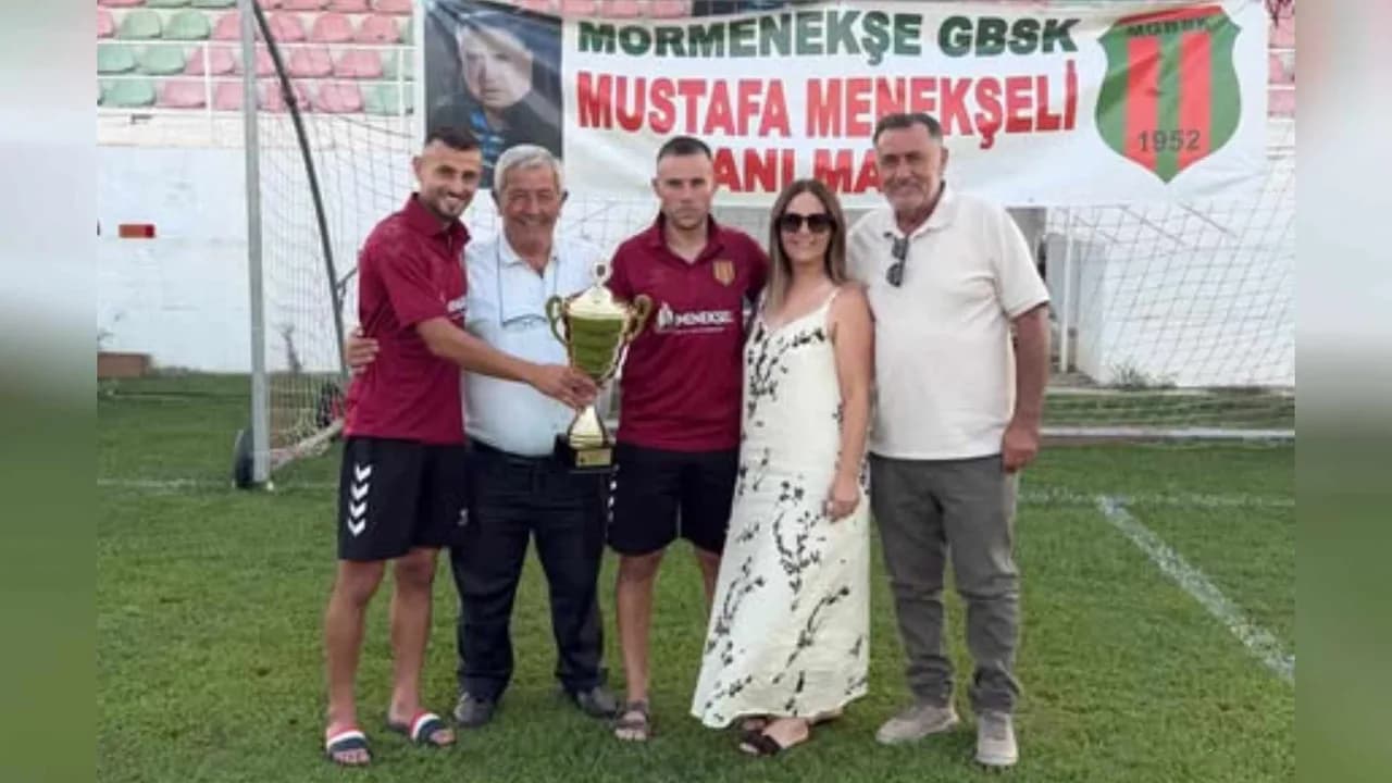 Mormenekşe efsane başkanını andı
