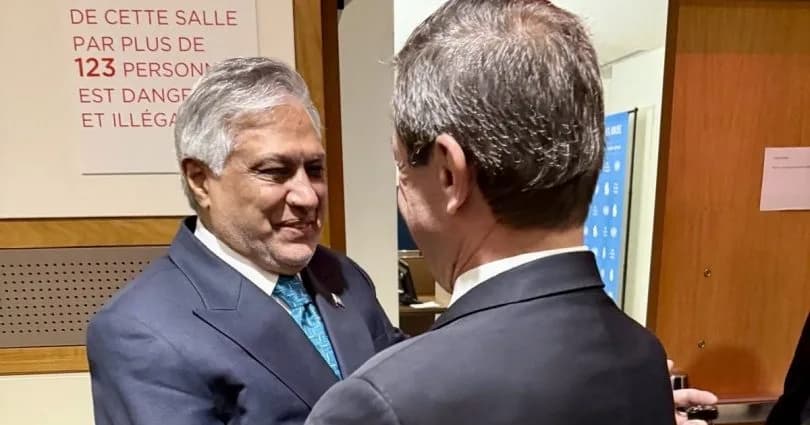 Ertuğruloğlu, Pakistan Dışişleri Bakanı Mohammad Ishaq Dar’la görüştü