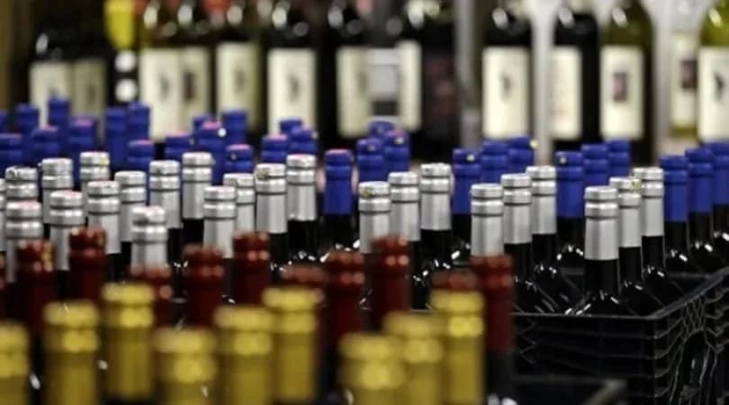 Marketten 16 şişe alkollü içki çalındı: 24 yaşındaki genç tutuklandı
