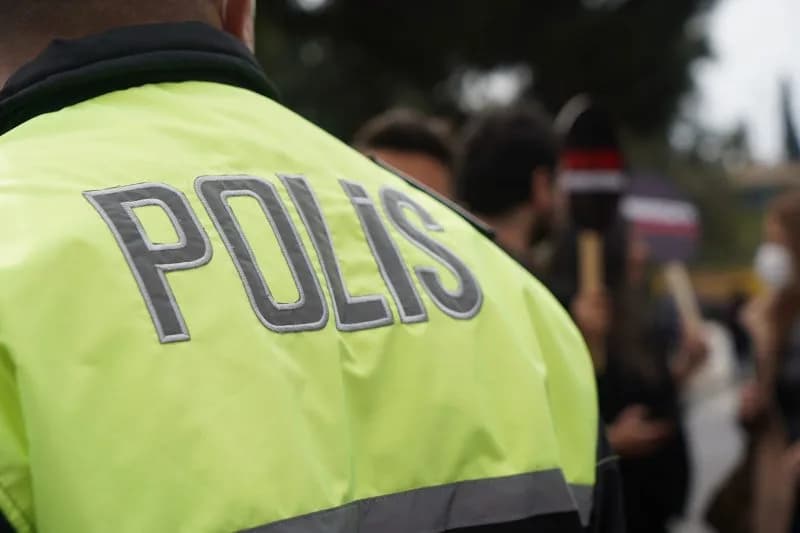Lefkoşa’da 20 yaşındaki genç 9,5 metreden düştü: İki kişi adam öldürmeye teşebbüsten tutuklandı