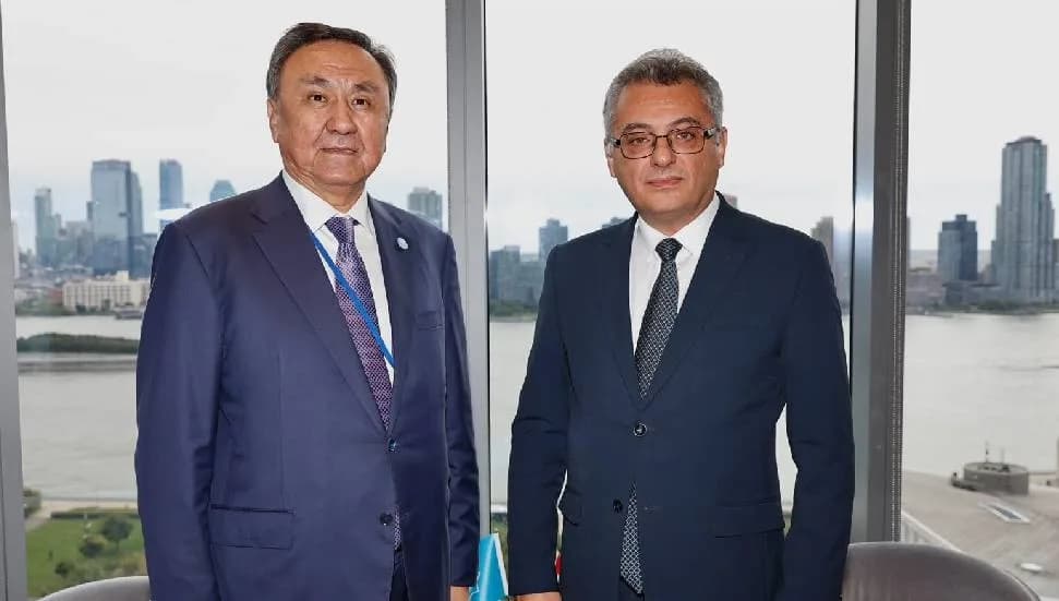 Tufan Erhürman, TDT Genel Sekreteri Kubanıçbek Ömüraliyev ile görüştü