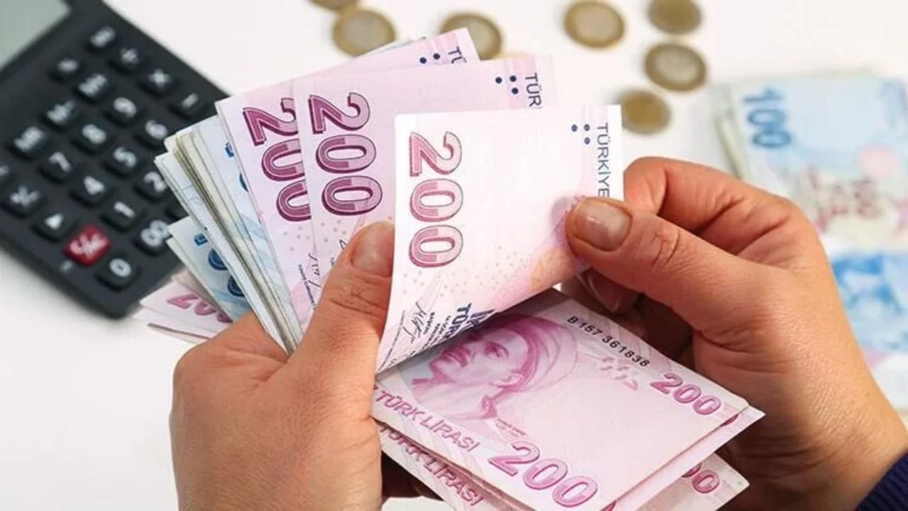 Ekonomik örgütler, emeklilere yapılacak ödemenin etkileri konusunda açıklama talep etti