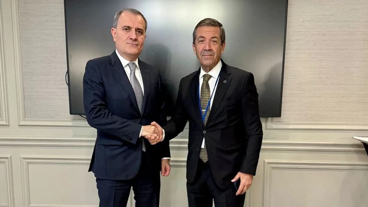 Ertuğruloğlu, Azerbaycan Dışişleri Bakanı Bayramov ile bir araya geldi