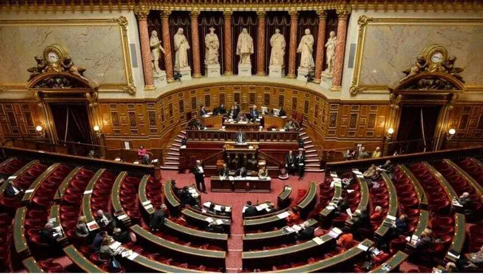 Fransa’da 178 senatörün belirleneceği kısmi seçimlerde oy verme başladı