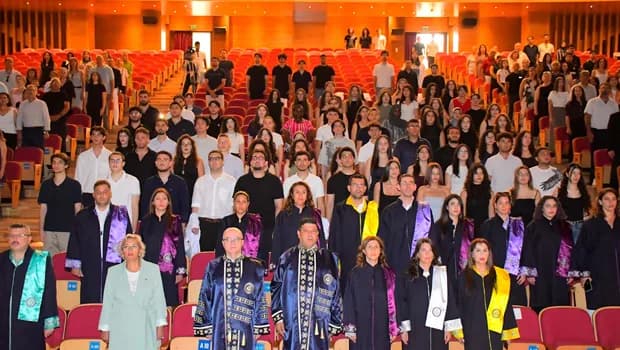 DAÜ Dr. Fazıl Küçük Tıp Fakültesi’nde Akademik Yıl Açılış ve Beyaz Önlük Giyme Töreni Gerçekleştirildi