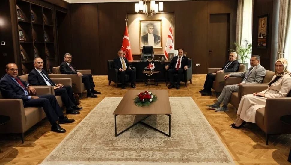 Öztürkler, Yeni Atatürk Stadyumu için ülkede bulunan Türkiye Gençlik ve Spor Bakanı Bak’ı kabul etti