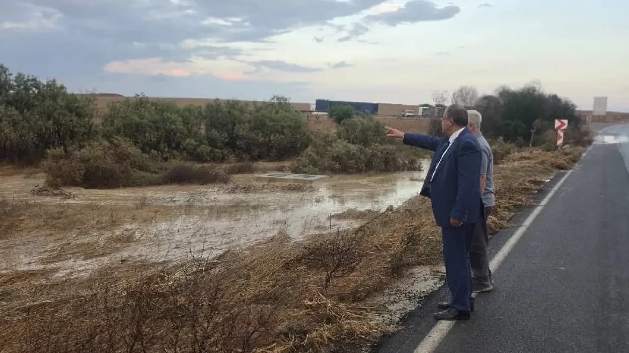 Sucuoğlu, selden etkilenen Yılmazköy-Kılıçaslan yolunda incelemelerde bulundu