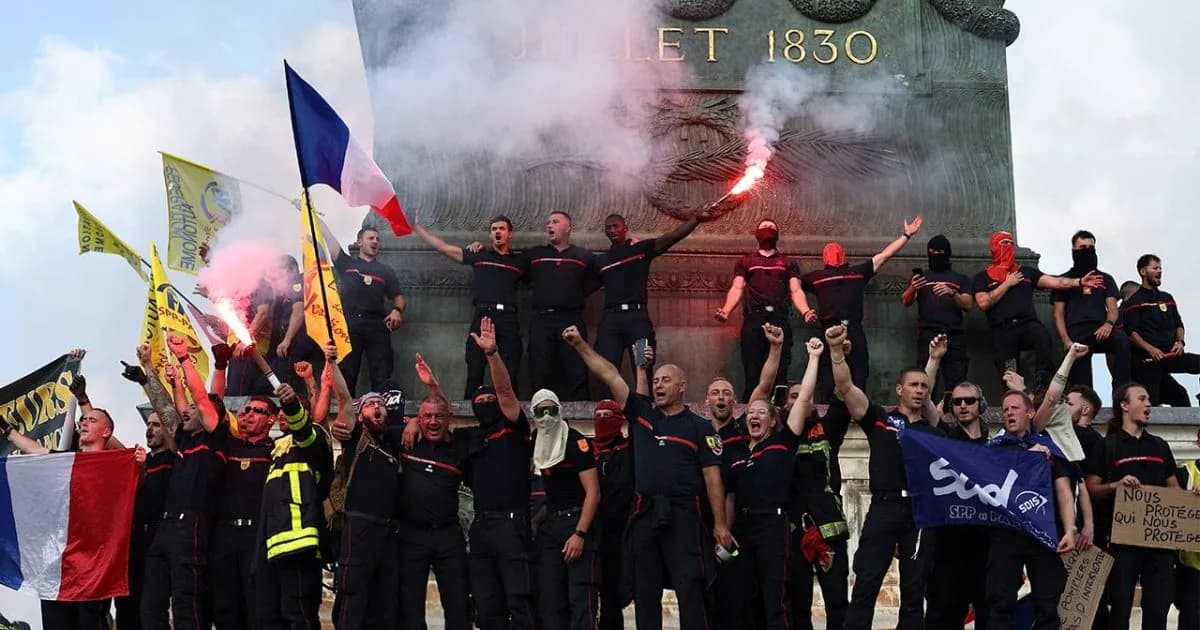 Fransa’da eğitim koşullarının iyileştirilmesini isteyen liselilerin eylemlerinde 400’den fazla gözaltı