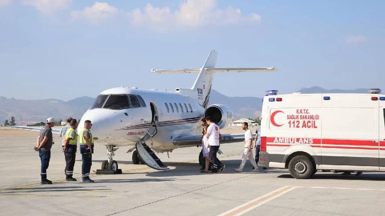 Alabora olan gemiden kurtarılan hamile kadın ambulans uçakla Türkiye'ye gönderildi