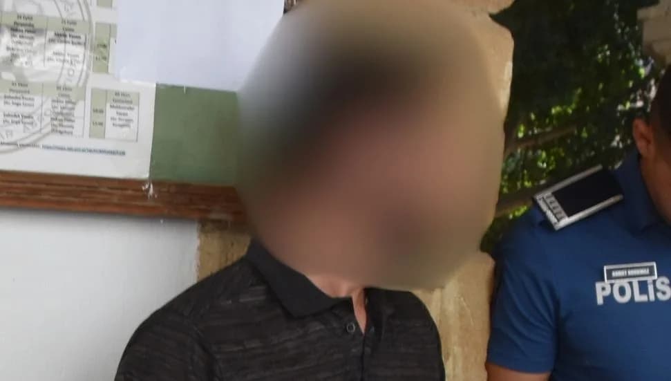 Kaldığı daireden çıkmasını isteyen kişiyi darp etmek ve aracına zarar vermekle itham edilen zanlı teminatla serbest