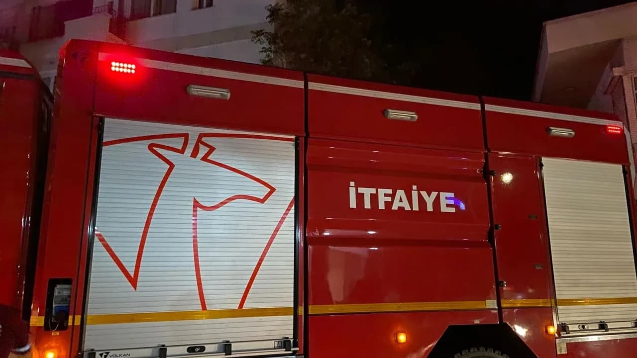 Gazimağusa’da ev yangını: Dumandan etkilenen 2 kişi hastaneye kaldırıldı