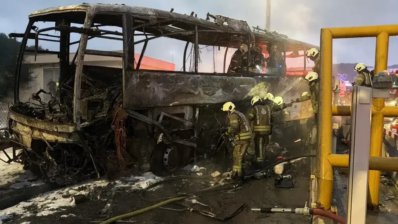 İstanbul'da yolcu otobüsü yandı: 2 ölü