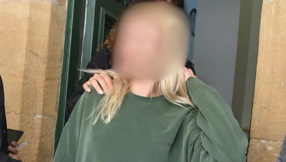 Polis aracına tekme atarak 10 bin TL'lik hasara neden olmakla itham edilen zanlı teminatla serbest